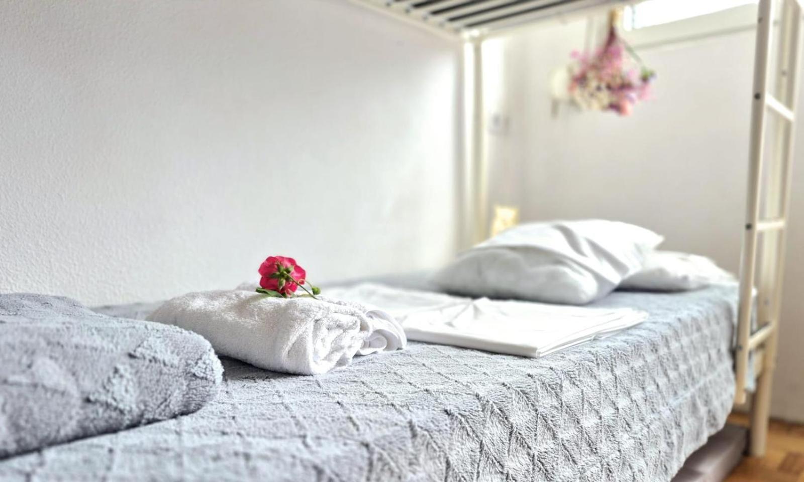 Ideal For Camino Quiet Basic Room Away From Crowds In Private House Zizur Mayor Bilik gambar